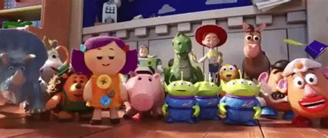 4 GIFs .